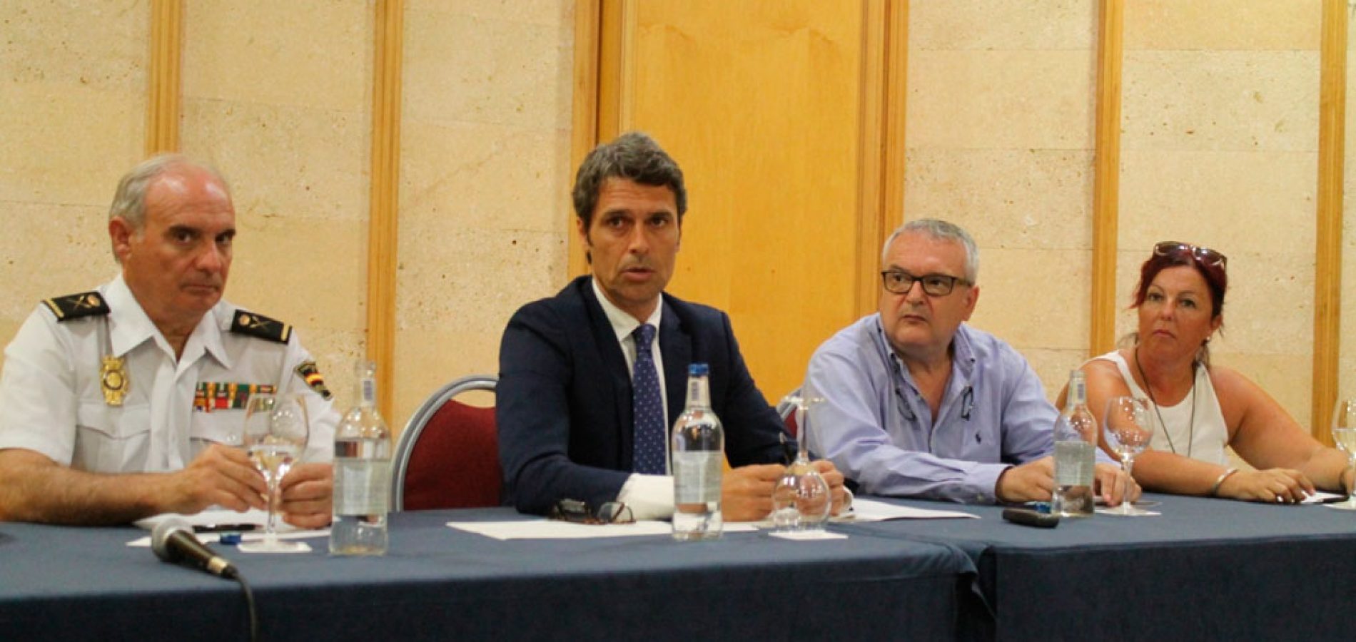 Reunión con el Delegado del Gobierno de Canarias: exposición de la situación del proyecto de regeneración de la playa